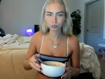 ariah is blonde