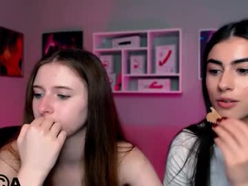 ava kiss1